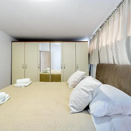 Comfort Holiday - With Parking And Balcony Задар