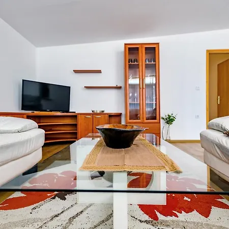 Comfort Holiday - With Parking And Balcony