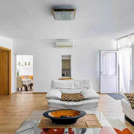 Comfort Holiday - With Parking And Balcony *