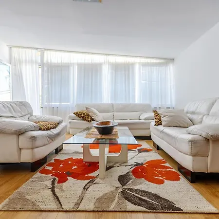 Comfort Holiday - With Parking And Balcony