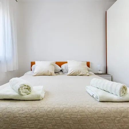 Comfort Holiday - With Parking And Balcony * Zadar