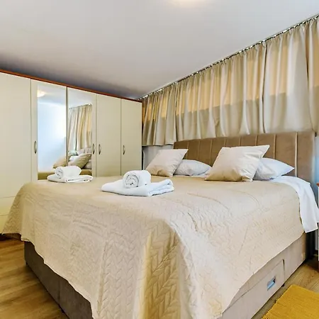Comfort Holiday - With Parking And Balcony Apartment