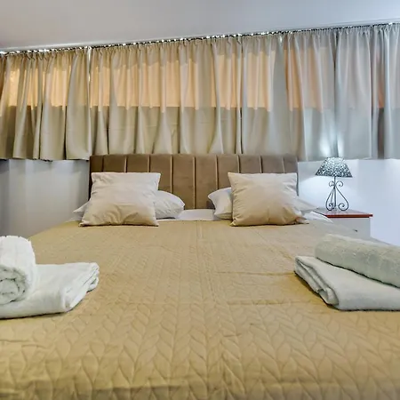 Apartment Comfort Holiday - With Parking And Balcony Zadar