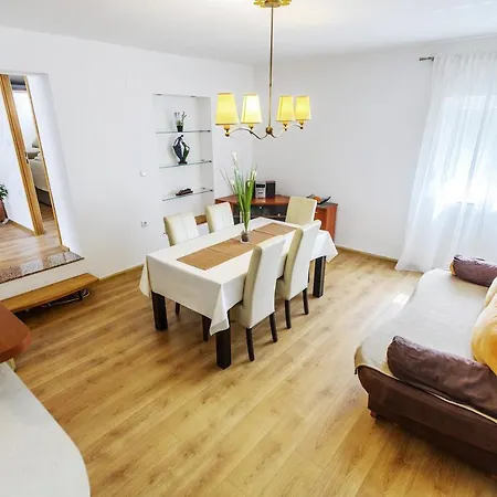 Apartment Comfort Holiday - With Parking And Balcony