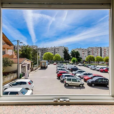 Comfort Holiday - With Parking And Balcony Zadar