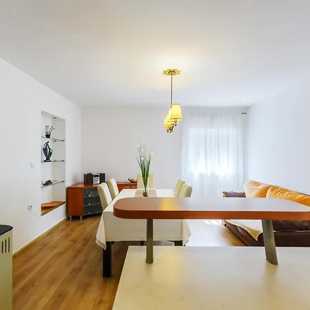 Comfort Holiday - With Parking And Balcony Apartment *
